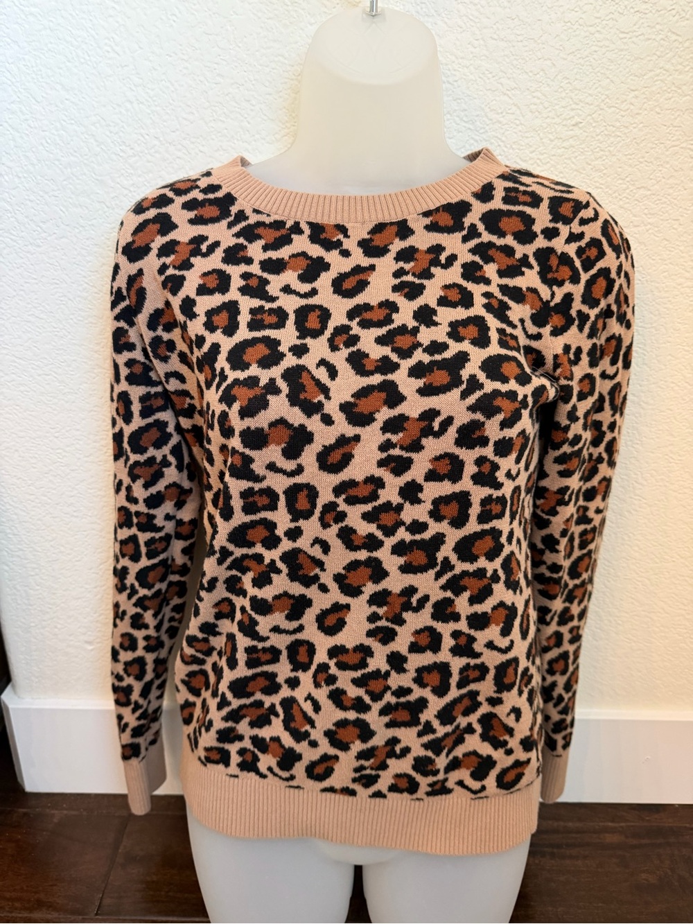 Express Leopard Print Crewneck Sweater in Tan, Black, Brown - Picture 4 of 8